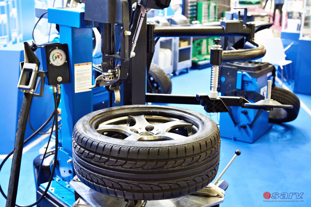 Tips to Use a Commercial Vehicle Tire Changer 